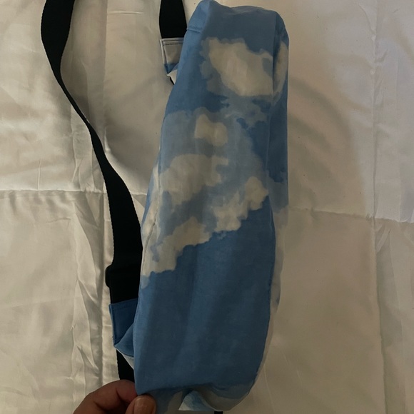 BAGGU Medium Nylon Crescent Bag - Picture 3 of 4